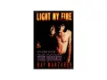 Okładka książki "My Life with The Doors" Raya Manzarka. Neonowy napis "LIGHT MY FIRE" nad dwoma mężczyznami.