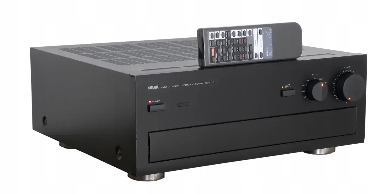 Wzmacniacz stereo Yamaha AX-1070 z pilotem. Klasyka audio, gotowa do akcji.