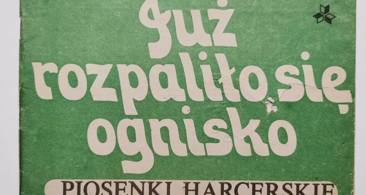Już rozpalono ognisko – zbiór najpopularniejszych piosenek turystycznych, idealny na biwakowe wieczory.