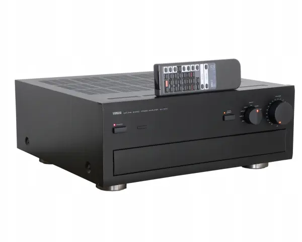 Wzmacniacz stereo Yamaha AX-1070 z pilotem. Klasyka audio, gotowa do akcji.