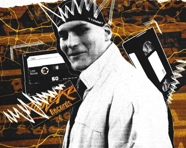 Krakowski raper w koronie z napisem Tommy, obok kaseta VHS i płyta winylowa.