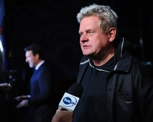 Kazik Staszewski, znany z walki z chorobą, udziela wywiadu dla TVN24.