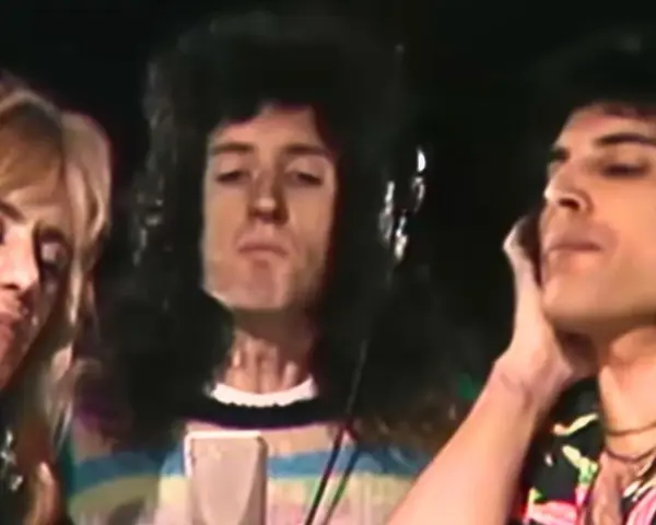 Freddie Mercury i Brian May z Queen, być może podczas nagrywania ostatniej piosenki Queen.