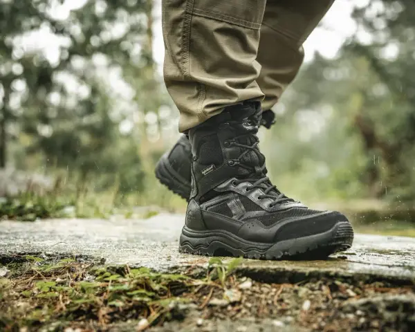 Czarne buty trekkingowe do czego służą? Do chodzenia po trudnym terenie, zapewniając stabilność i ochronę.