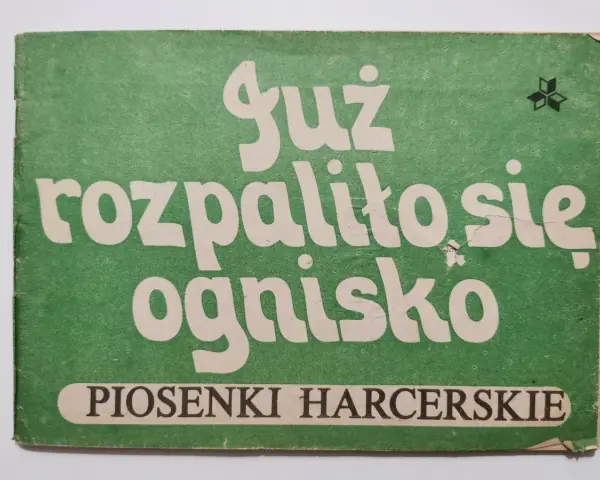 Już rozpalono ognisko – zbiór najpopularniejszych piosenek turystycznych, idealny na biwakowe wieczory.