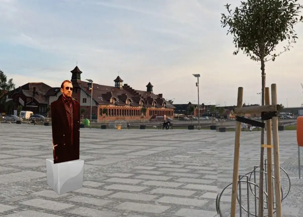 Pomnik Krzysztofa Jarzyny stoi na placu przed budynkiem.