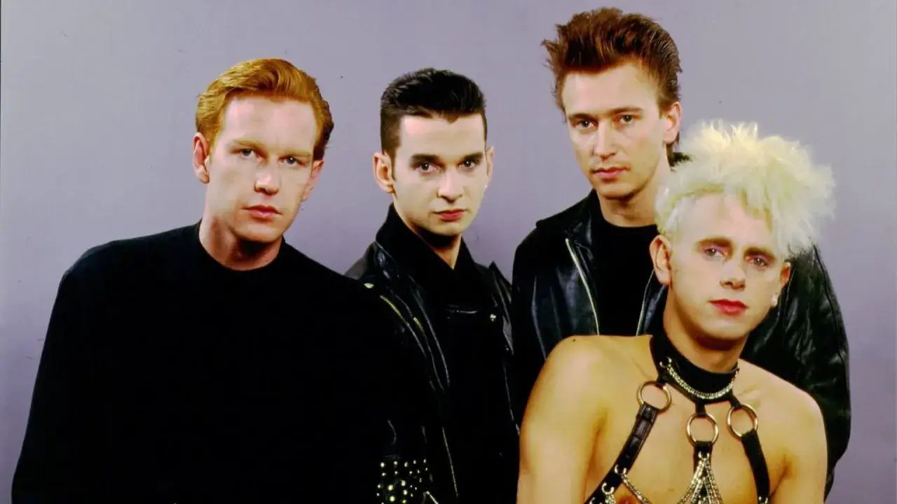 Członkowie Depeche Mode w czarnych strojach. Co to znaczy ich styl?